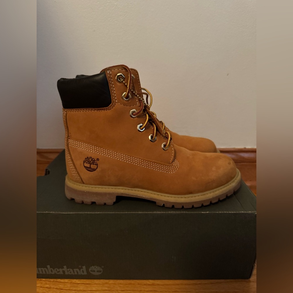 Timberland Tan Leather Boots with Black Collar